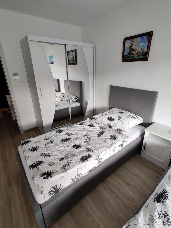 Appartement Pirat Apartman à Siófok Extérieur photo